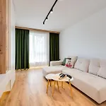 Stylish Flat With Parking For 4 Guest דירה וארנה