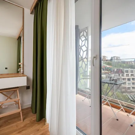 Stylish Flat With Parking For 4 Guest וארנה