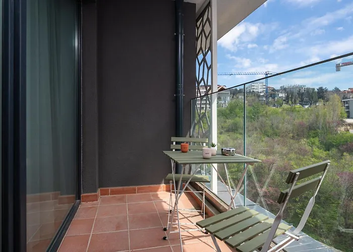 Stylish Flat With Parking For 4 Guest Lägenhet